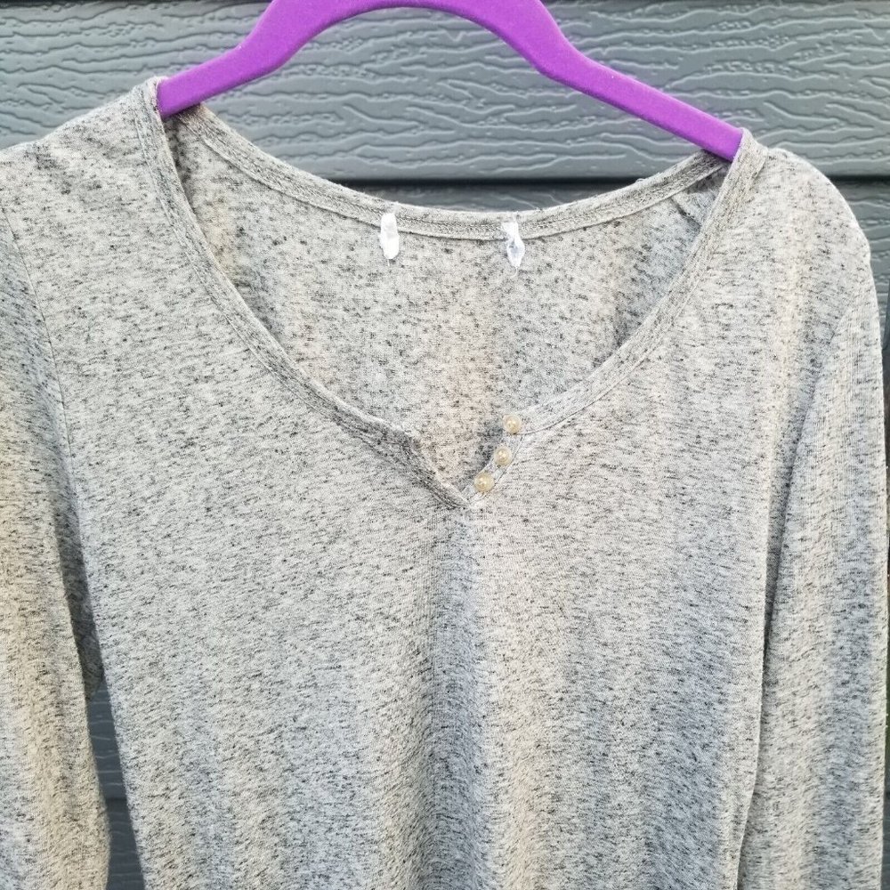 Lot of 4 Medium Shirts (2 tanks, two long sleeve) - Picture 3 of 15